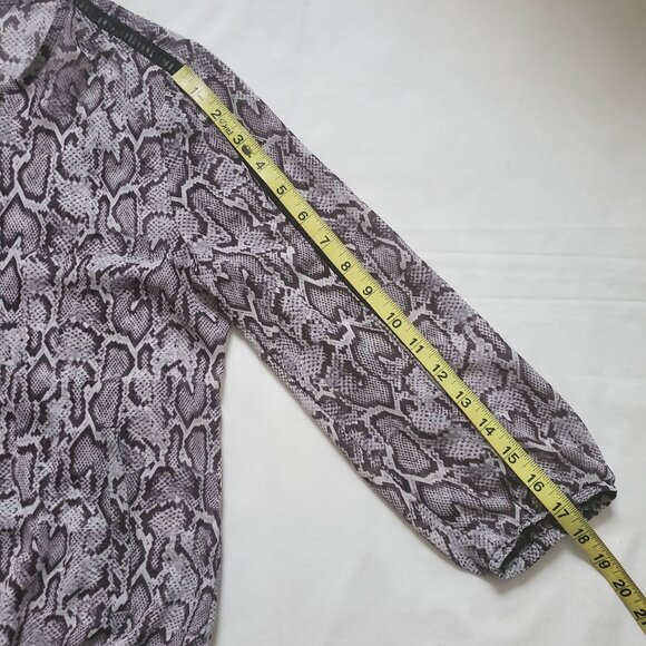 Cache Women's Snakeskin Print Sheer 3/4 Sleeve Blouse Gray Size 4 - Picture 11 of 12